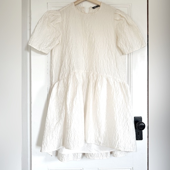 Zara Voluminous Flounce Mini Dress in Ivory. Size Small. - Picture 8 of 12